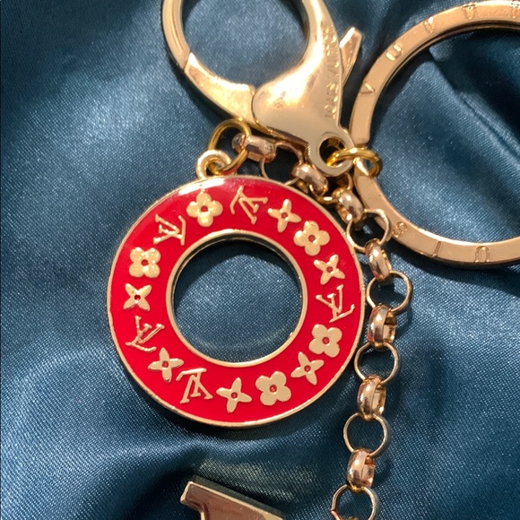 Louis Vuitton Gold Keychain - Picture 4 of 6